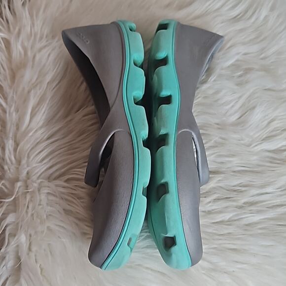 CROCS Duet Sport Mary Jane Flats Grey and Aqua - Picture 4 of 6